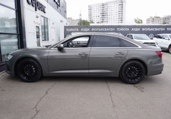 Подержанный автомобиль Audi A6 Sedan 2022 года (8 фото)