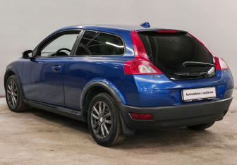 Подержанный автомобиль Volvo C30 2007 года (7 фото)