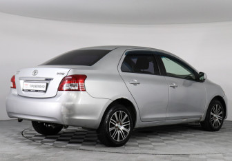 Подержанный автомобиль Toyota Yaris Sedan 2007 года (3 фото)