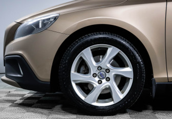 Подержанный автомобиль Volvo V40 Cross Country 2013 года (14 фото)