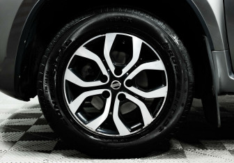 Подержанный автомобиль Nissan Terrano 2015 года (8 фото)