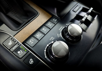 Подержанный автомобиль Lexus LX 2016 года (29 фото)