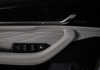 Подержанный автомобиль Geely Monjaro 2023 года (19 фото)