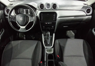 Подержанный автомобиль Suzuki Vitara 2018 года (11 фото)