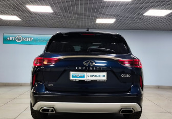 Подержанный автомобиль Infiniti QX50 2018 года (6 фото)