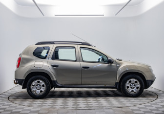 Подержанный автомобиль Renault Duster 2013 года (4 фото)