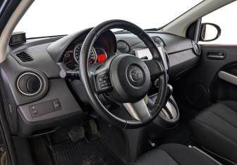 Подержанный автомобиль Mazda 2 Hatchback 2012 года (15 фото)