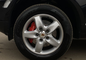 Подержанный автомобиль Porsche Cayenne 2004 года (8 фото)