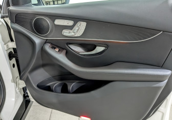 Подержанный автомобиль Mercedes-Benz GLC Coupe 2019 года (26 фото)