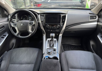 Подержанный автомобиль Mitsubishi Pajero Sport 2018 года (8 фото)