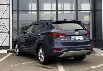 Подержанный автомобиль Hyundai Santa Fe 2017 года (7 фото)
