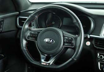 Подержанный автомобиль Kia Optima Sedan 2017 года (18 фото)