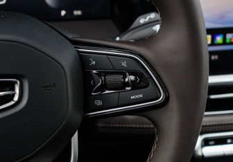 Подержанный автомобиль Geely Monjaro 2025 года (32 фото)