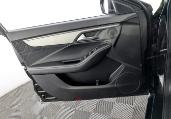 Подержанный автомобиль Москвич 6 2023 года (19 фото)