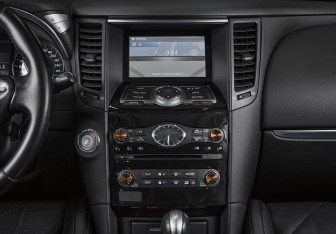 Подержанный автомобиль Infiniti QX70 2015 года (22 фото)