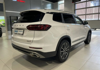 Подержанный автомобиль Chery Tiggo 8 Pro 2023 года (4 фото)