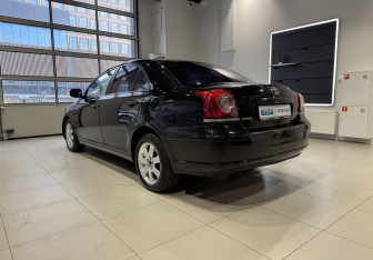 Подержанный автомобиль Toyota Avensis Sedan 2006 года (6 фото)