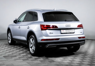 Подержанный автомобиль Audi Q5 2021 года (7 фото)
