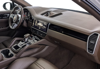 Подержанный автомобиль Porsche Cayenne 2021 года (13 фото)