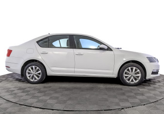 Подержанный автомобиль Skoda Octavia Liftback 2019 года (4 фото)