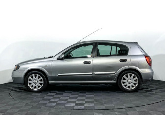 Подержанный автомобиль Nissan Almera Hatchback 2006 года (8 фото)