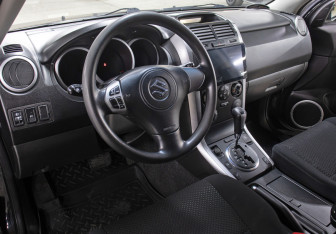 Подержанный автомобиль Suzuki Grand Vitara 2007 года (16 фото)