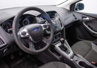 Подержанный автомобиль Ford Focus Hatchback 2011 года (9 фото)