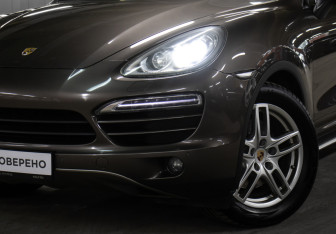 Подержанный автомобиль Porsche Cayenne 2013 года (24 фото)