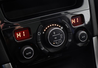 Подержанный автомобиль Peugeot 308 Hatchback 2011 года (11 фото)