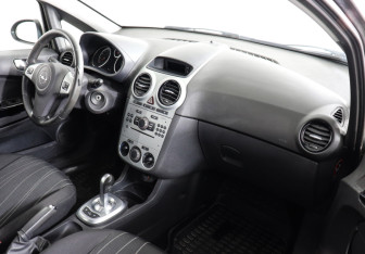 Подержанный автомобиль Opel Corsa 2008 года (8 фото)
