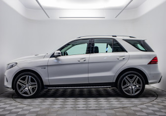 Подержанный автомобиль Mercedes-Benz GLE 2016 года (2 фото)
