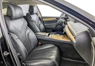 Подержанный автомобиль Genesis G80 2021 года (24 фото)