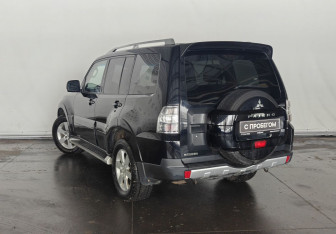 Подержанный автомобиль Mitsubishi Pajero 2007 года (7 фото)