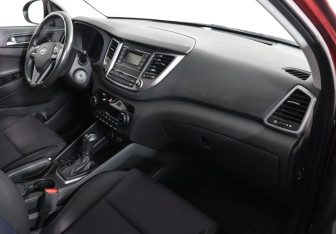 Подержанный автомобиль Hyundai Tucson 2016 года (10 фото)