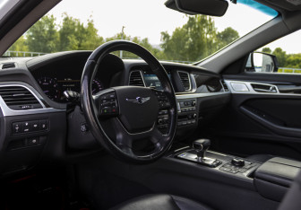 Подержанный автомобиль Genesis G80 2018 года (9 фото)