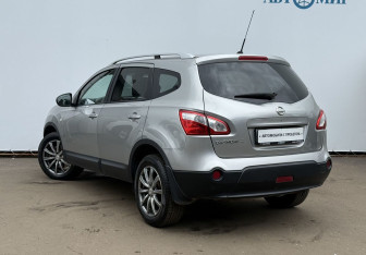 Подержанный автомобиль Nissan Qashqai+2 2011 года (7 фото)