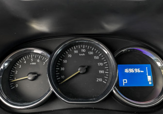 Подержанный автомобиль Renault Duster 2015 года (16 фото)