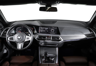 Подержанный автомобиль BMW X5 2020 года (17 фото)