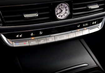 Подержанный автомобиль Kia K900 2022 года (28 фото)