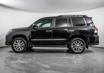 Подержанный автомобиль Lexus LX 2012 года (8 фото)