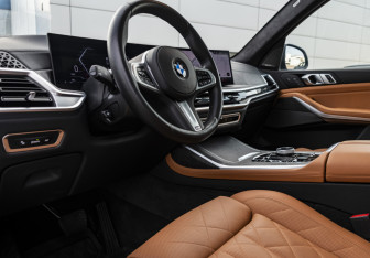 Подержанный автомобиль BMW X7 2024 года (9 фото)