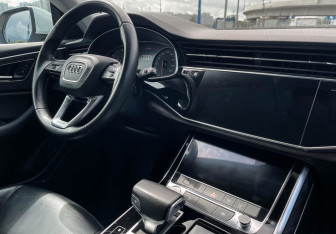 Подержанный автомобиль Audi Q8 2018 года (9 фото)
