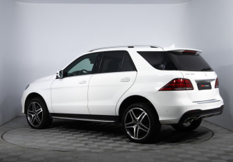Подержанный автомобиль Mercedes-Benz GLE 2015 года (7 фото)
