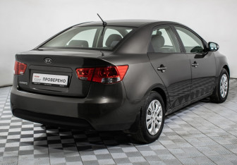 Подержанный автомобиль Kia Cerato Sedan 2010 года (5 фото)