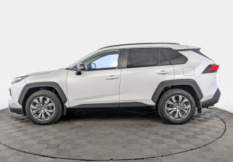 Подержанный автомобиль Toyota RAV4 2024 года (8 фото)
