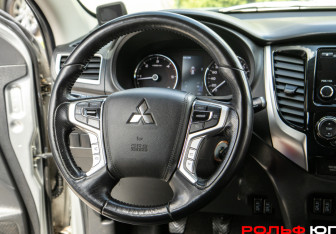 Подержанный автомобиль Mitsubishi Pajero Sport 2017 года (11 фото)