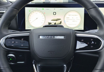 Подержанный автомобиль Jaecoo J8 2024 года (14 фото)