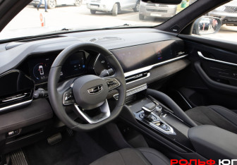 Подержанный автомобиль Geely Monjaro 2024 года (10 фото)