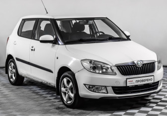Подержанный автомобиль Skoda Fabia Hatchback 2010 года (3 фото)