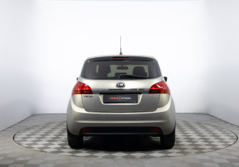 Подержанный автомобиль Kia Venga 2016 года (6 фото)